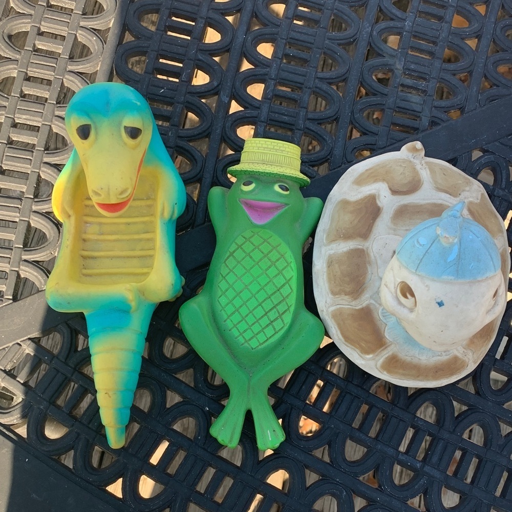 Vintage 60s Bathroom Soap Dishes Rubber Turtle Alligator Frog